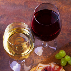 Foods that Stain Teeth: Red & White Wine